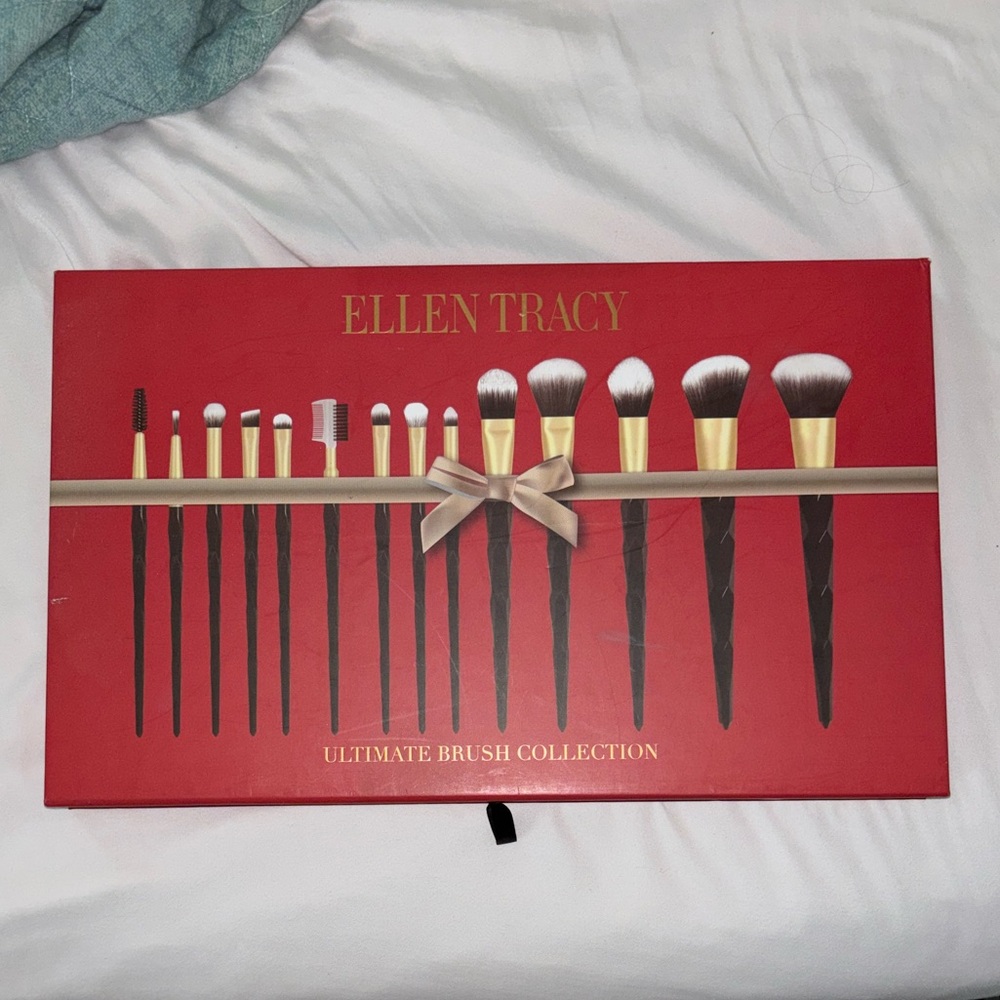 Ellen Tracy Makeup Brush Collection
